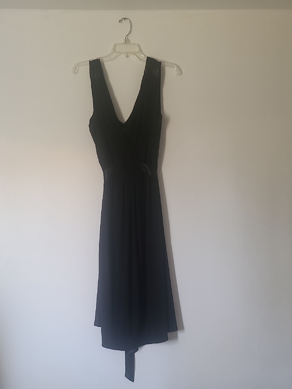 Classic V-Neck Sleeveless Black Dress